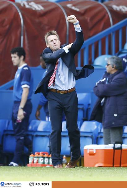 L&#39;allenatore del Nottingham Forest Stuart Pearce festeggia a modo suo la vittoria sullo Sheffield Wednesday (Action Images / Andrew Boyers)
